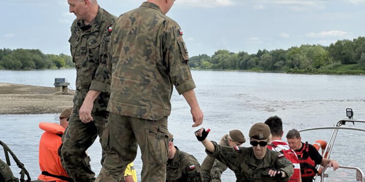 Koprzywnica, Ciszyca: Ćwiczenia na Wiśle.