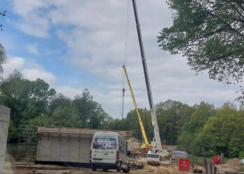 Bieliny: Budowa mostu trwa