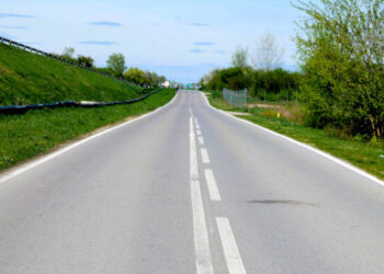 Stalowa Wola: Trzech chętnych na budowę chodnika przy drodze między galerią a działkami