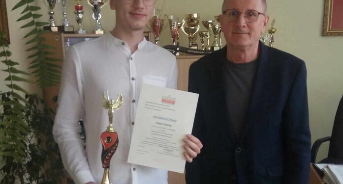 Tarnobrzeg: Tegoroczny absolwent  „Rolnika” finalistą olimpiady Wiedzy o Prawach Człowieka