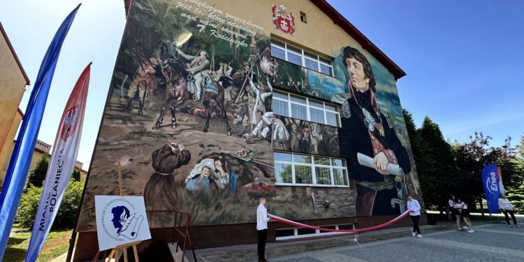 Połaniec. Odsłonięto patriotyczny mural