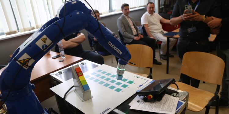 Mielec: Finał I Ogólnopolskiego Konkursu Robotyki Przemysłowej