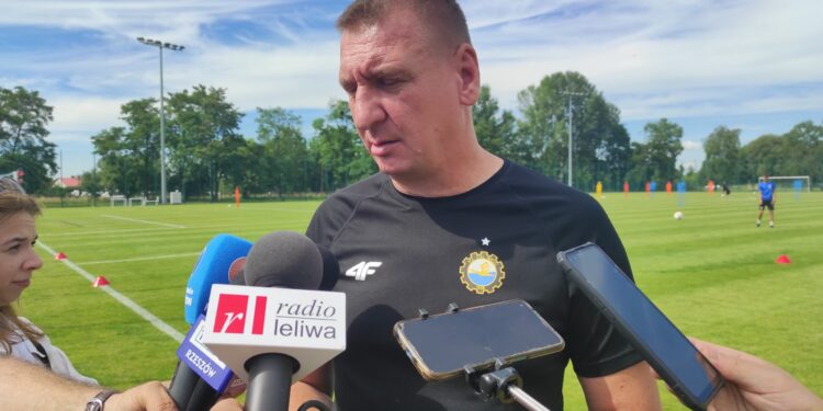 Mielec: Kadra PGE FKS Stal Mielec podczas pierwszego treningu