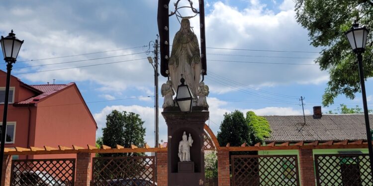 Koprzywnica: Stuletnia figura Matki Bożej zostanie odrestaurowana.