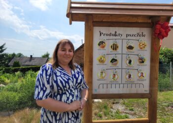 Złota: „Chroniąc pszczoły, chronimy siebie”.
