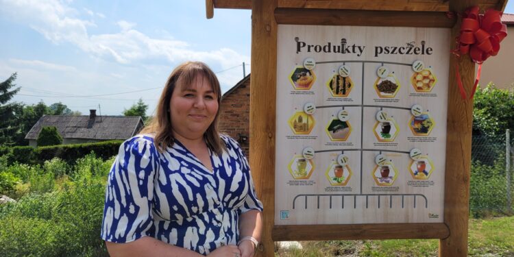 Złota: „Chroniąc pszczoły, chronimy siebie”.