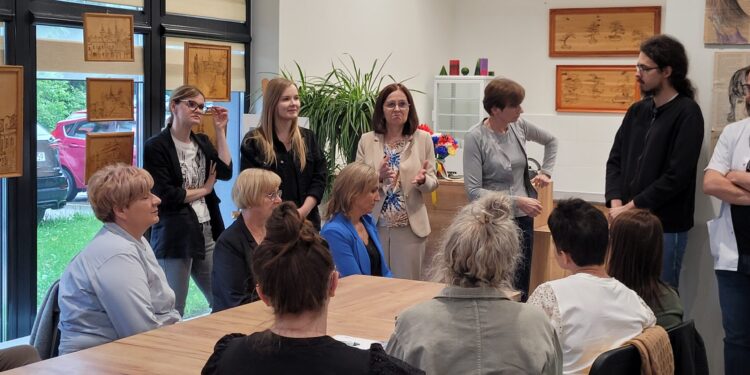 Sandomierz: Centrum Zdrowia Psychicznego zachęca do współpracy pielęgniarki środowiskowe.