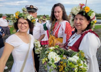Sandomierz: Wianki opanowały bulwar.
