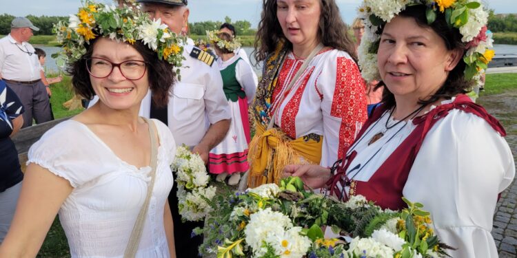 Sandomierz: Wianki opanowały bulwar.