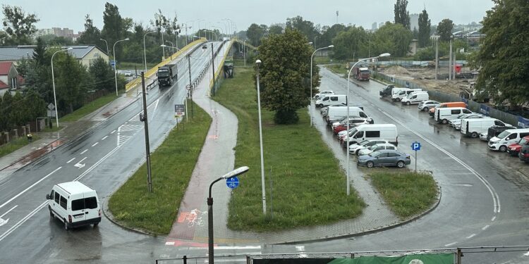 Tarnobrzeg: Z Mokrzyszowa do centrum dodatkową drogą? Prezydent rozmawia z PKP