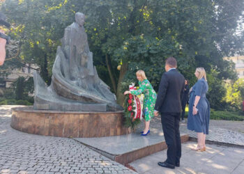 Stalowa Wola: Radni przyjęli uchwałę z okazji 85-lecia otwarcia Zakładów Południowych.