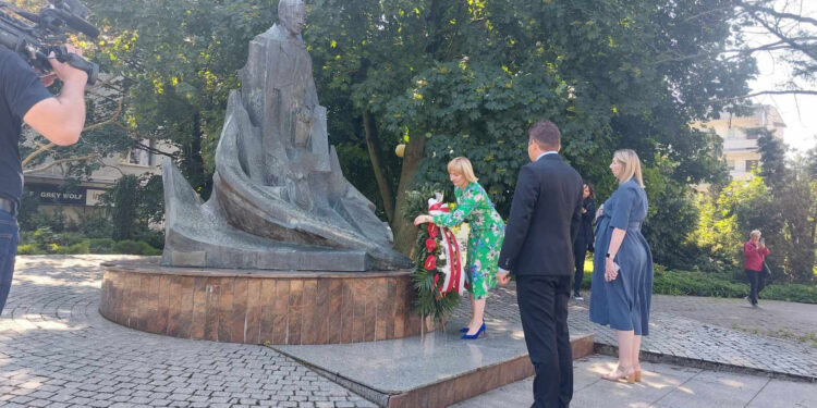 Stalowa Wola: Radni przyjęli uchwałę z okazji 85-lecia otwarcia Zakładów Południowych.