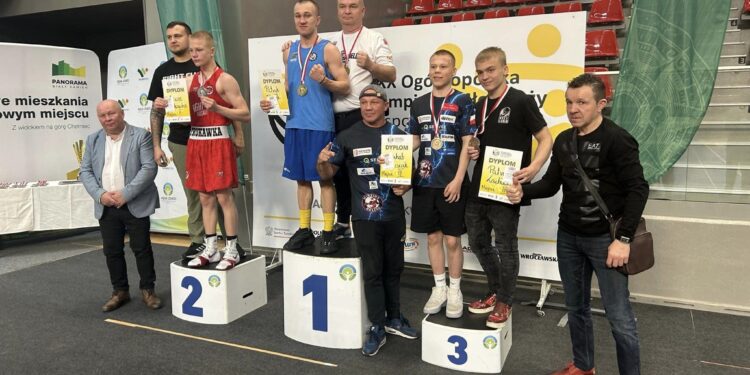 Mielec:  Sekcja Bokserska MUKS IRYDA z medalami