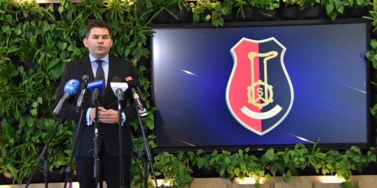 Stalowa Wola: Prezydent na konferencji przedstawił ważne punkty zbliżającej się sesji