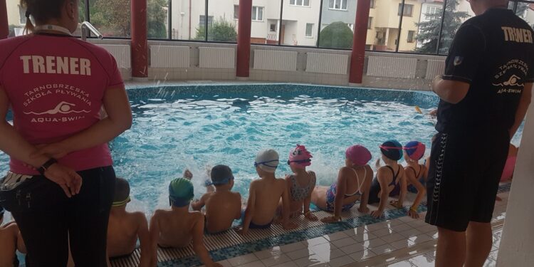 Tarnobrzeg: Remont pływalni nie współgra z programem bezpłatnej nauki pływania dla dzieci