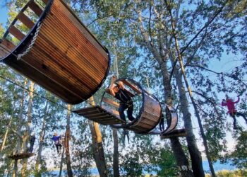 Tarnobrzeg: Park linowy nad jeziorem