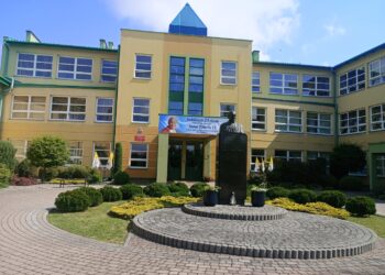 Pysznica: Świętowali jubileusz 25-lecia nadania Szkole Podstawowej imienia Jana Pawła II