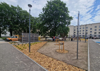 Stalowa Wola: Po ćwierć wieku oczekiwań podwórko przy Balladzie zmodernizowane