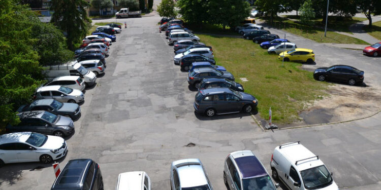 Stalowa Wola: Od poniedziałku przebudowa parkingu na Siedlanowskiego przy starostwie i utrudnienia w parkowaniu