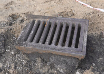 Stalowa Wola: Radny apeluje o zachowanie dla potomności kratek ściekowych z czasów początków budowy miasta