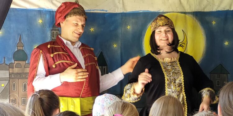 Dąbie: „Pan Twardowski” zainaugurował Festiwal Teatrów dla Dzieci.