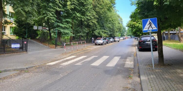 Sandomierz. Ścieżka rowerowa kosztem miejsc parkingowych
