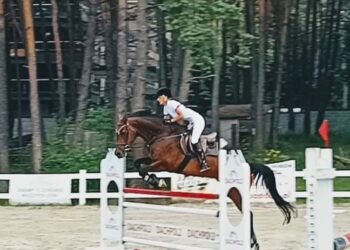 Dwikozy, Kielce: Karolina Piórkowska wicemistrzynią województwa w skokach przez przeszkody.