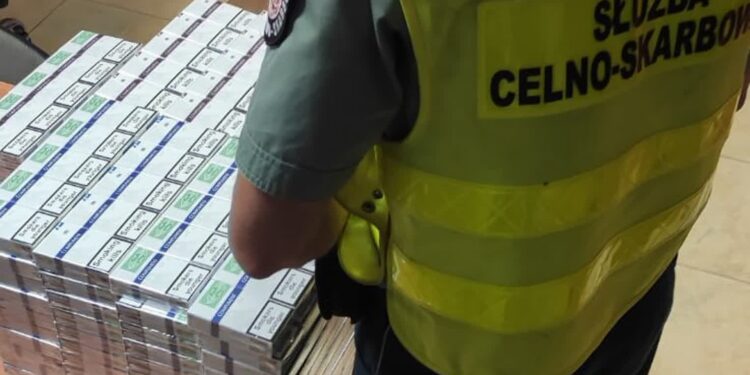 Region: Ukrył papierosy w podłodze lokomotywy