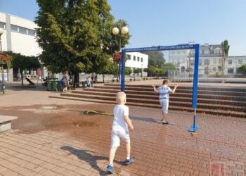 Tarnobrzeg: Kurtyny wodne chłodzą mieszkańców