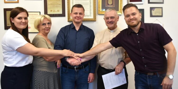 Skotniki, Samborzec: Prace konserwacyjne w średniowiecznym kościele.