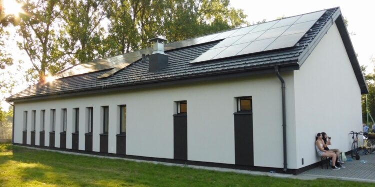 Nowa Dęba. Piłkarze Płomienia Chmielów mają nową szatnię