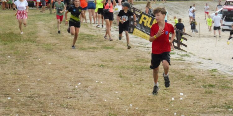 Tarnobrzeg. Przez błoto, piach i wodę do mety. Za nami tegoroczny Run fit