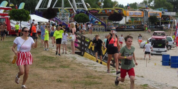 Tarnobrzeg. Przez błoto, piach i wodę do mety. Za nami tegoroczny Run fit