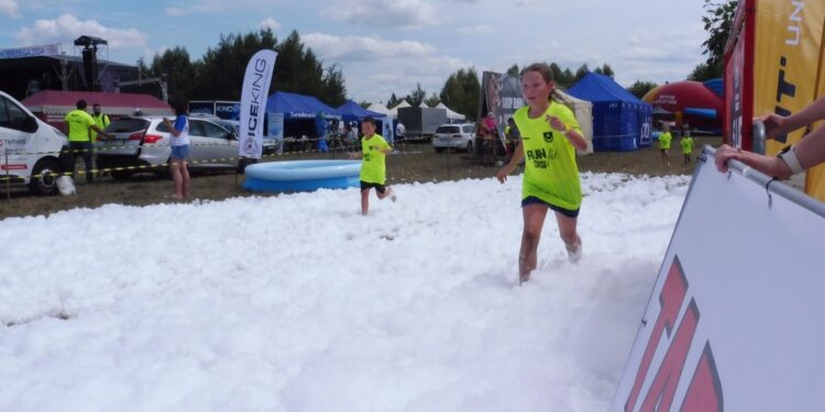 Tarnobrzeg. Przez błoto, piach i wodę do mety. Za nami tegoroczny Run fit