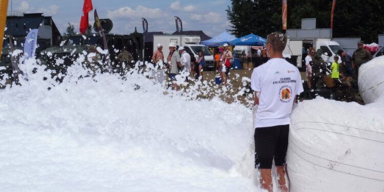 Tarnobrzeg. Przez błoto, piach i wodę do mety. Za nami tegoroczny Run fit