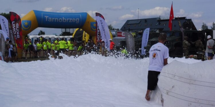 Tarnobrzeg. Przez błoto, piach i wodę do mety. Za nami tegoroczny Run fit