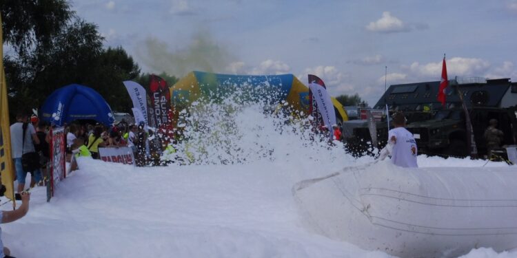 Tarnobrzeg. Przez błoto, piach i wodę do mety. Za nami tegoroczny Run fit