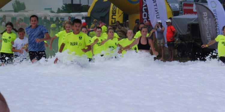 Tarnobrzeg. Przez błoto, piach i wodę do mety. Za nami tegoroczny Run fit