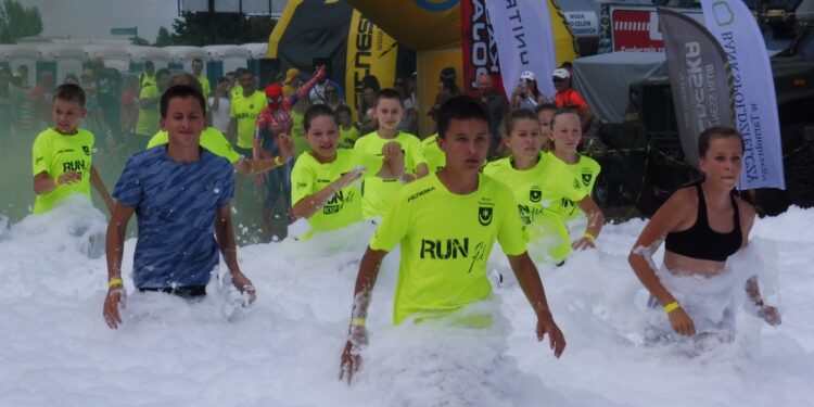 Tarnobrzeg. Przez błoto, piach i wodę do mety. Za nami tegoroczny Run fit