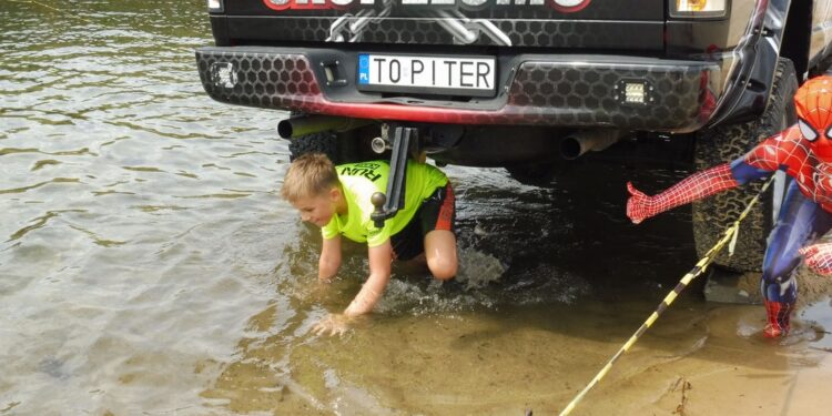 Tarnobrzeg. Przez błoto, piach i wodę do mety. Za nami tegoroczny Run fit