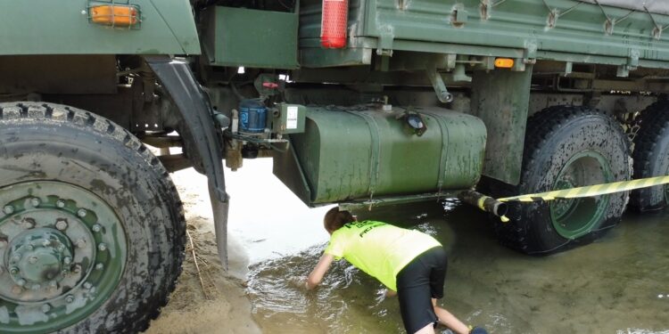 Tarnobrzeg. Przez błoto, piach i wodę do mety. Za nami tegoroczny Run fit