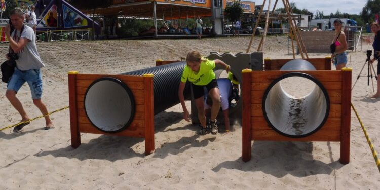 Tarnobrzeg. Przez błoto, piach i wodę do mety. Za nami tegoroczny Run fit