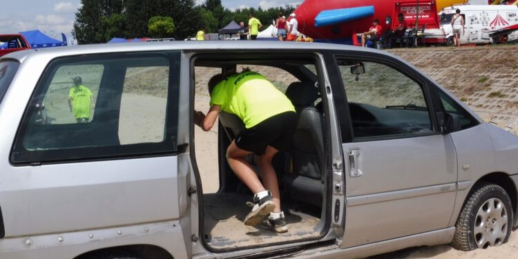 Tarnobrzeg. Przez błoto, piach i wodę do mety. Za nami tegoroczny Run fit