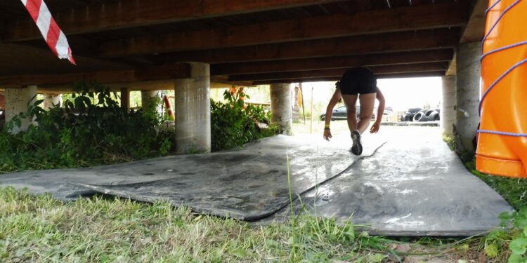 Tarnobrzeg. Przez błoto, piach i wodę do mety. Za nami tegoroczny Run fit