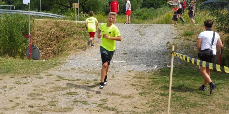 Tarnobrzeg. Przez błoto, piach i wodę do mety. Za nami tegoroczny Run fit