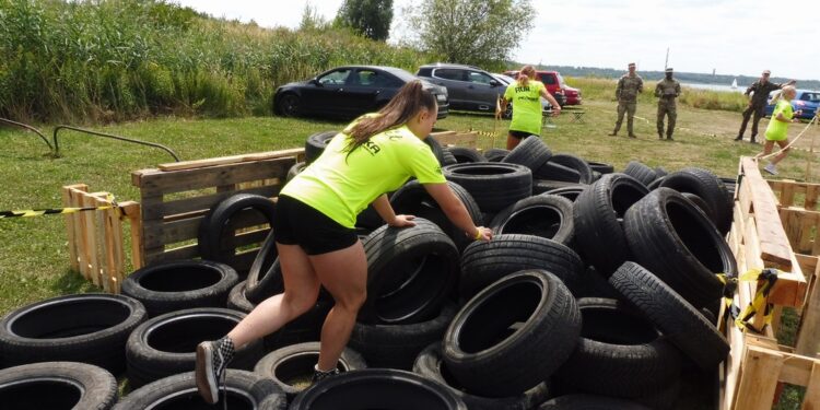Tarnobrzeg. Przez błoto, piach i wodę do mety. Za nami tegoroczny Run fit