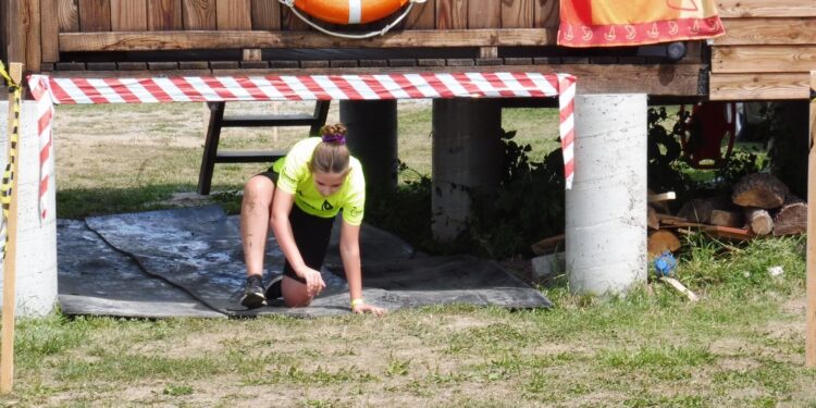 Tarnobrzeg. Przez błoto, piach i wodę do mety. Za nami tegoroczny Run fit