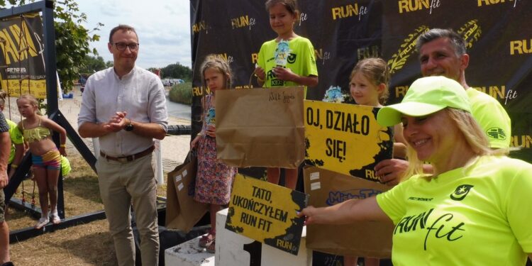 Tarnobrzeg. Przez błoto, piach i wodę do mety. Za nami tegoroczny Run fit