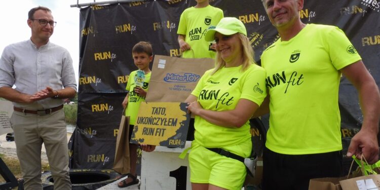 Tarnobrzeg. Przez błoto, piach i wodę do mety. Za nami tegoroczny Run fit