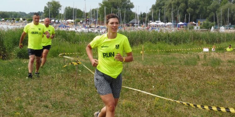 Tarnobrzeg. Przez błoto, piach i wodę do mety. Za nami tegoroczny Run fit